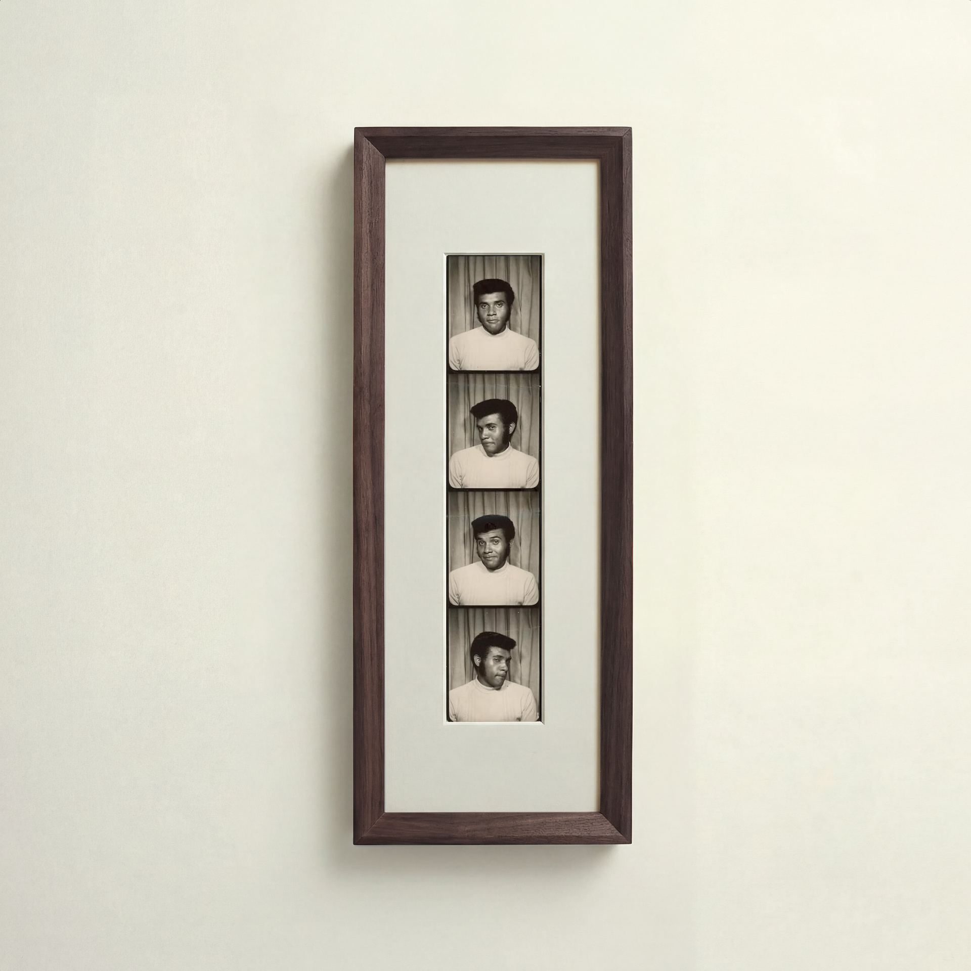 L’Instant — Cadre Photomaton en Noyer Foncé - Blanc
